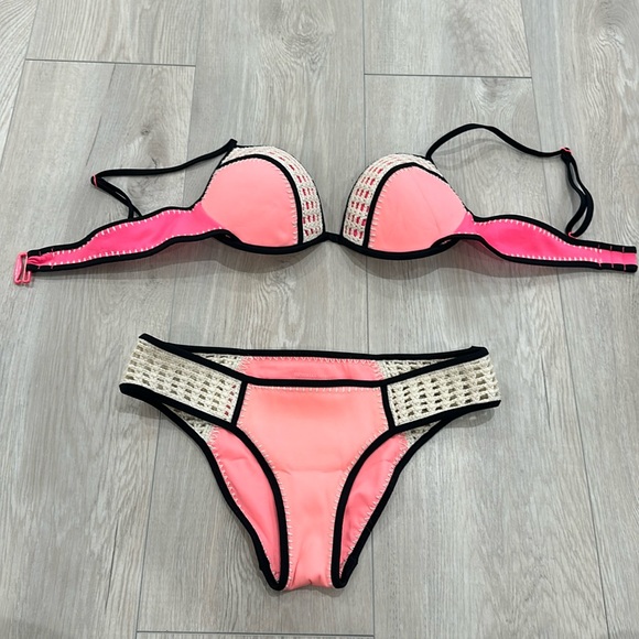 VICTORIA SECRET bikini. Top medium and bottom small. - Picture 1 of 6